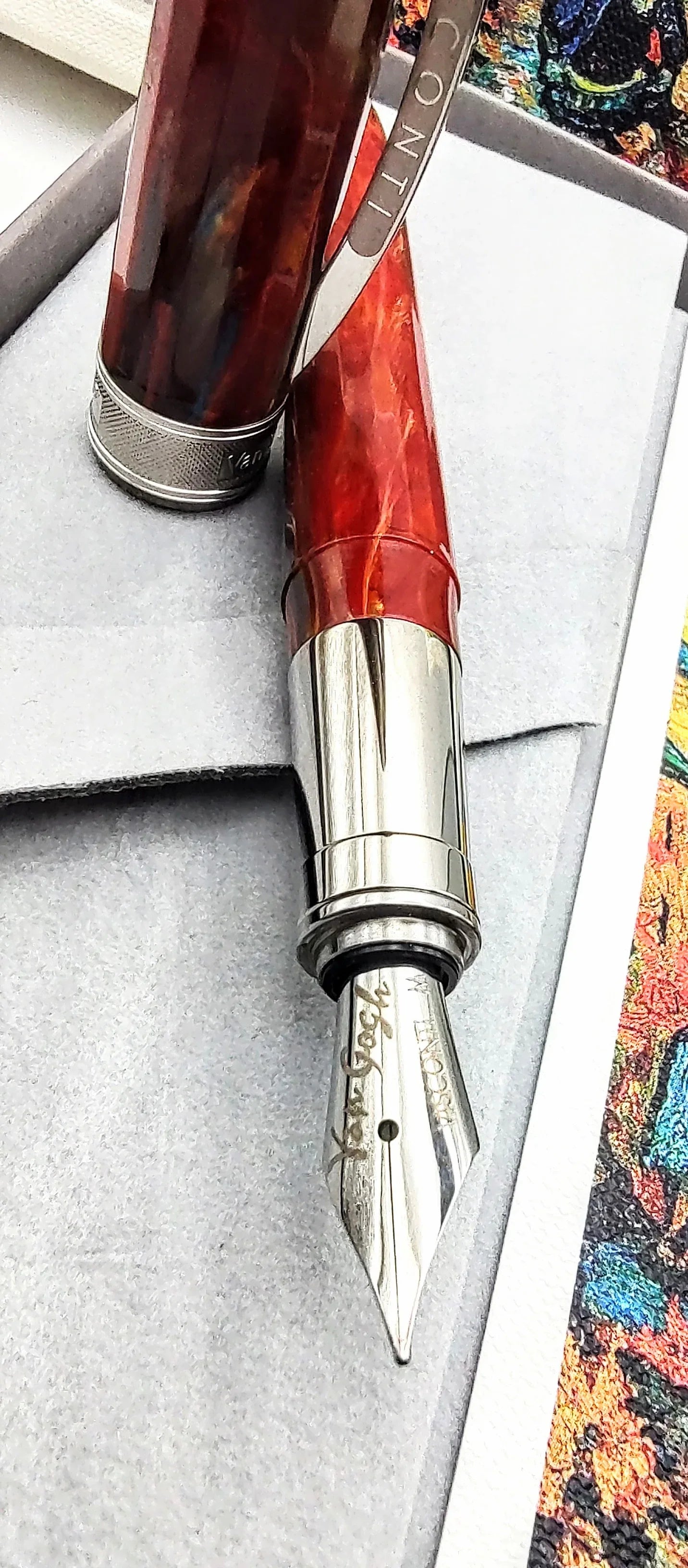 Visconti Van Gogh Füllfederhalter „Red Vineyard“ – Mittlere Feder, Aus Kunstharz, Magnetverschluss, In Geschenkbox
